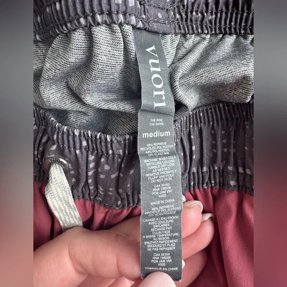 Vuori Men's Kore Shorts Men Medium 7" Inseam - Picture 2 of 10